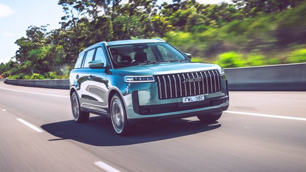Jaecoo J5 2026: Tiggo 4 Twin zum Preis von 25.990 US-Dollar, weg zum Rivalen Mazda CX-3 und Hyundai Kona