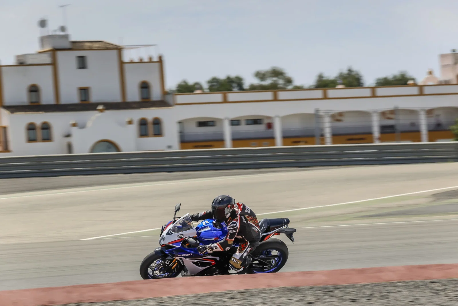 Die Suzuki GSX-R1000R 2026 – fahrend