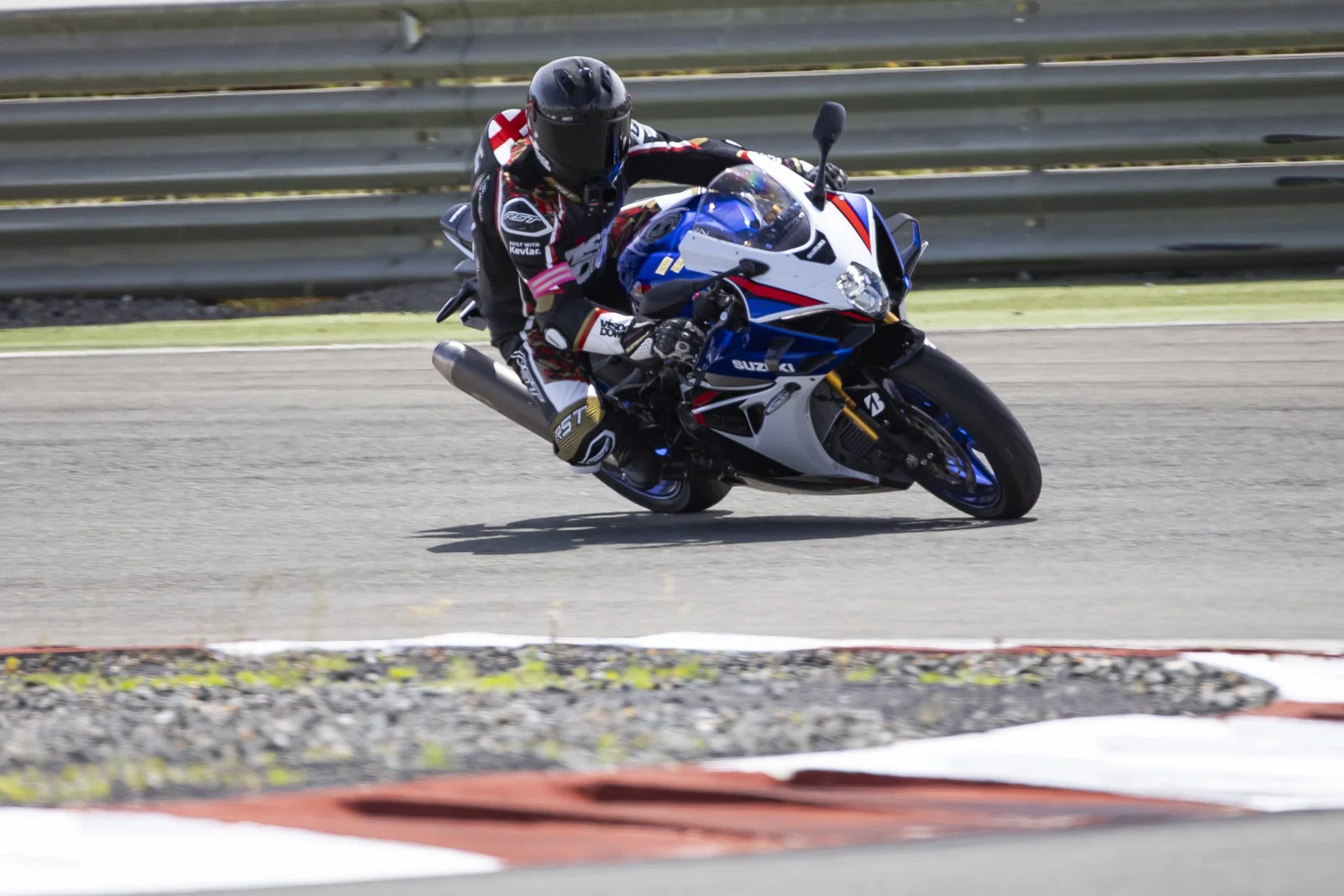 Die Suzuki GSX-R1000R 2026 – fahrend