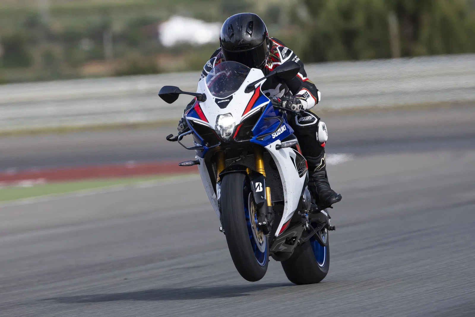 Die Suzuki GSX-R1000R 2026 – fahrend