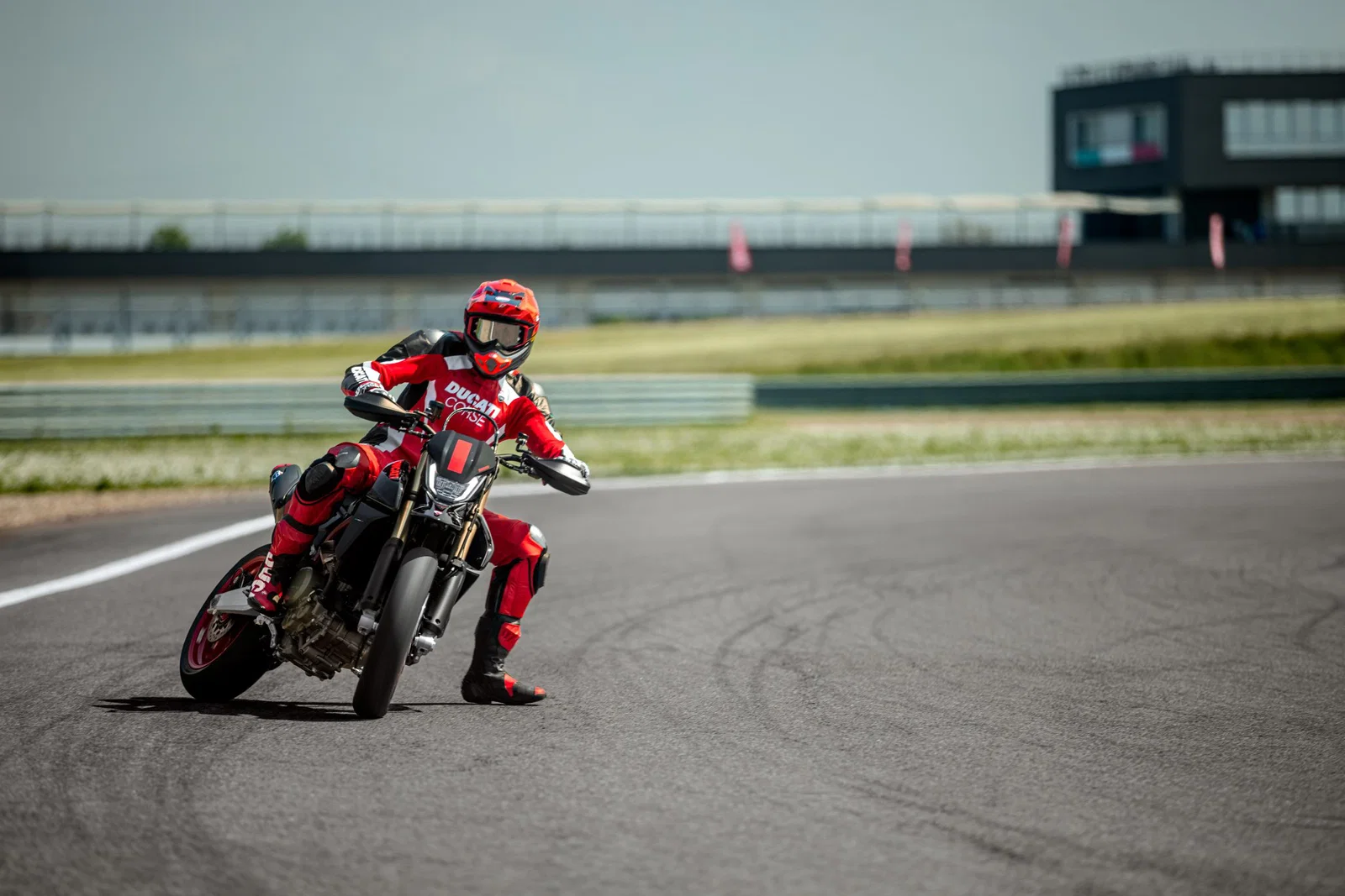Die Ducati Hypermotard 698 Mono Nera