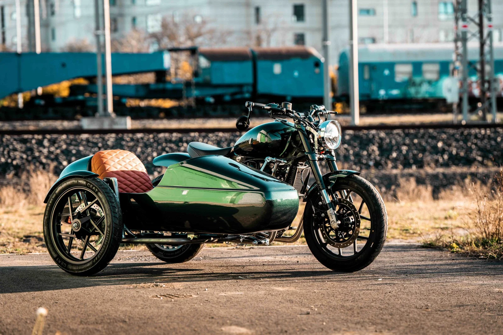 Die Royal Enfield Shotgun 650, Sonderanfertigung mit Beiwagen.