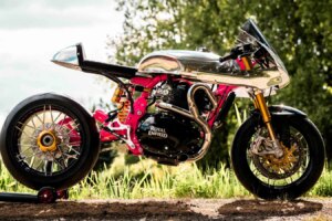 Die Finalisten des Royal Enfield Custom-Wettbewerbs präsentieren ihre Beiträge
