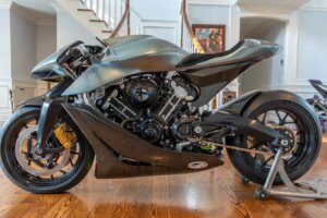 Aston Martin und Brough Superior AMB 001 kommen auf den Markt