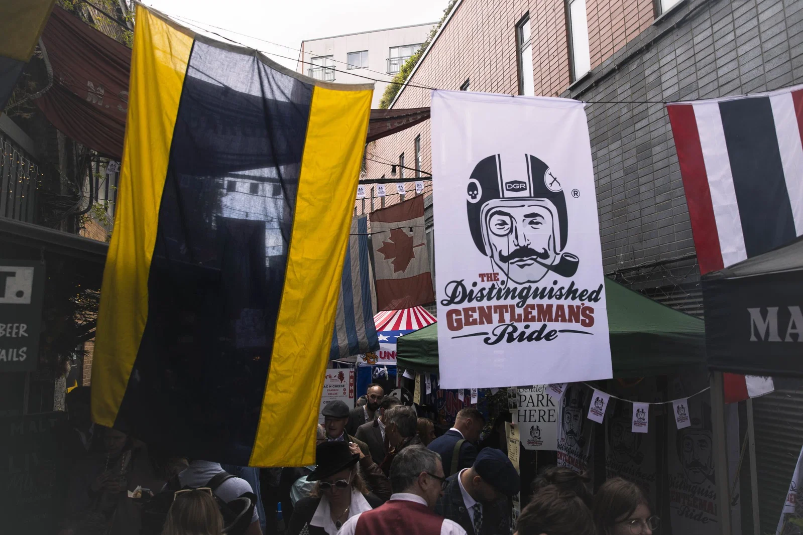 Ein Distinguished Gentleman's Ride-Banner bei der Veranstaltung 2026.