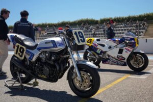 Die neue Honda CB1000F wird neben Vintage-Rennrädern bei europäischen Veranstaltungen ausgestellt