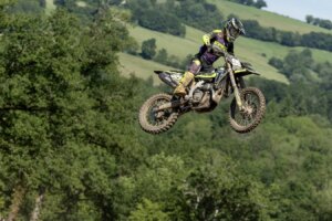 Triumphs TF 250-X erzielt beim MXGP von Frankreich einen historischen Doppelsieg