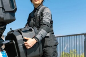 Die neuen XSpace-Koffer von Givi wechseln von schlanken Pendlerkoffern zu Tourentaschen