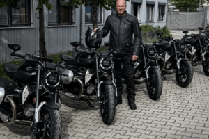 BMW-Chef Markus Flasch stellt neuen Big-Bore-Cruiser R20 vor