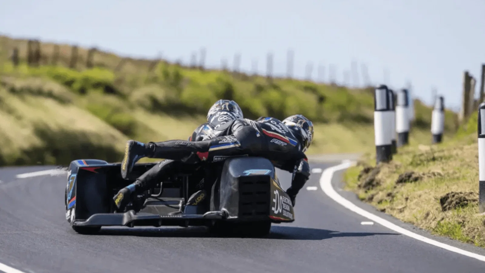 Ryan und Callum Crowe beim Isle of Man TT 2026. Bildnachweis: Isle of Man TT.
