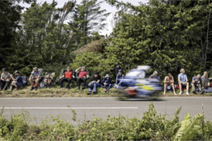 Channing Tatum wurde in Lederkostümen gesehen, als die Dreharbeiten für den Isle of Man TT-Film begannen