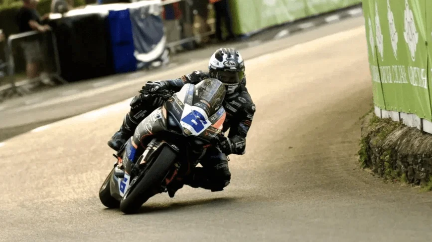 Michael Dunlop in Aktion beim Isle of Man TT 2026. Bildnachweis: Isle of Man TT.