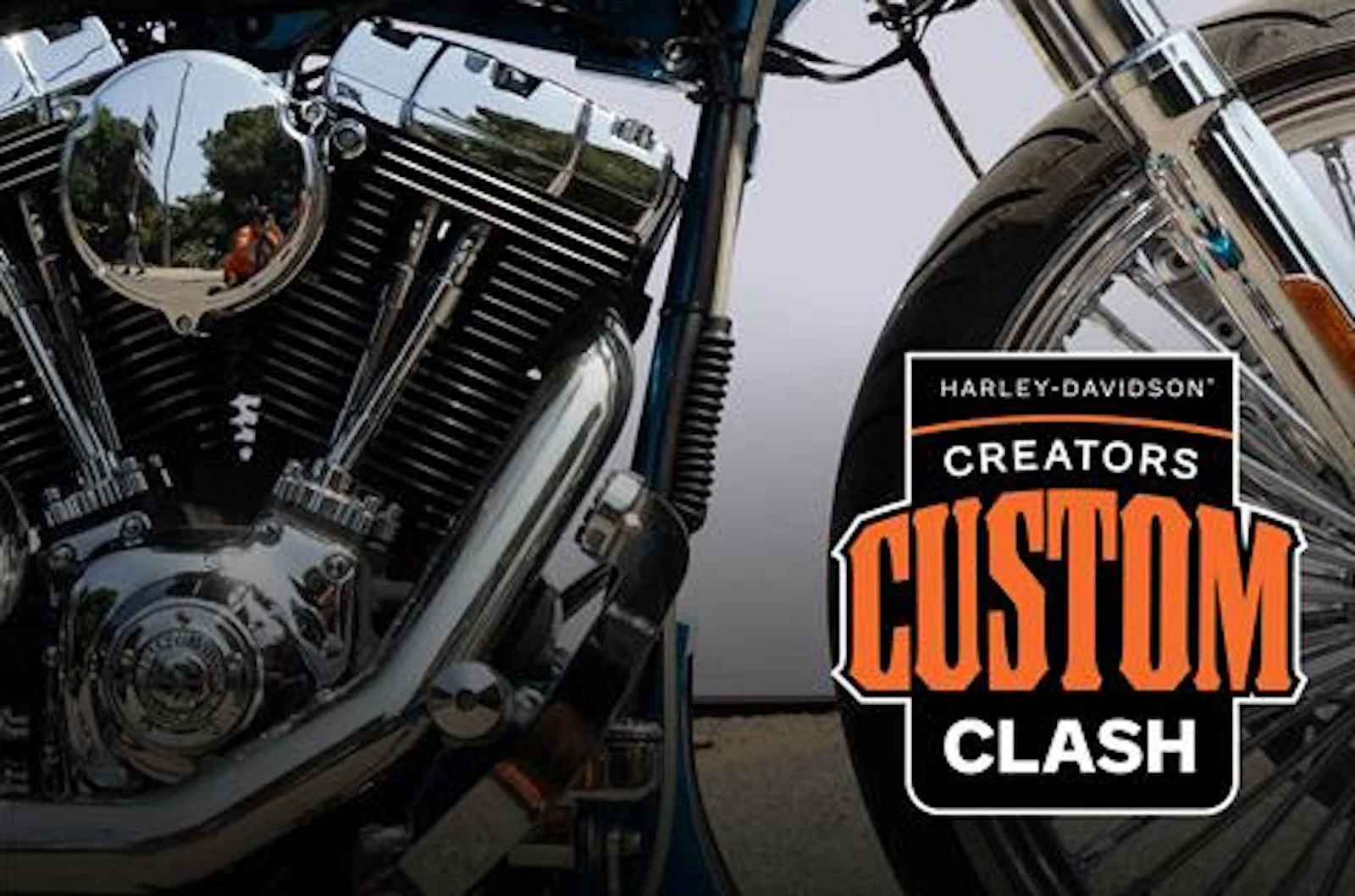Ein Harley-Davidson V-Twin mit dem „Creators Custom Clash“-Logo