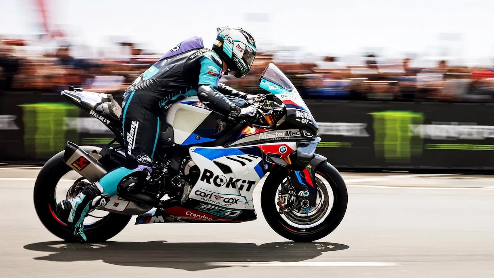 Michael Dunlop verlässt die Startlinie bei einem TT-Rennen.