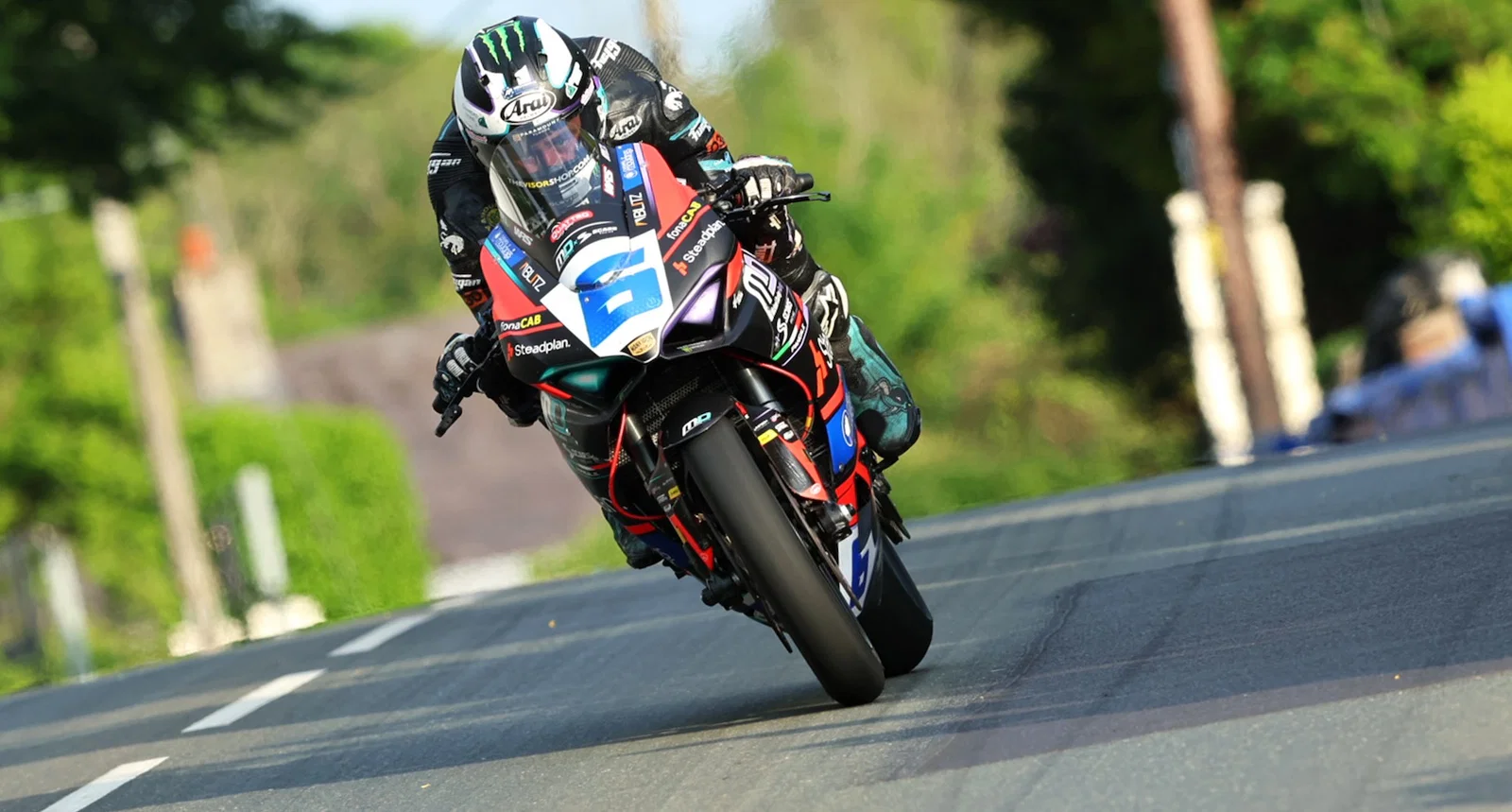 Dunlop bleibt der Fahrer, den es in Supersport und Sportbike zu schlagen gilt: Bildnachweis: Isle of Man TT. © Isle of Man TT