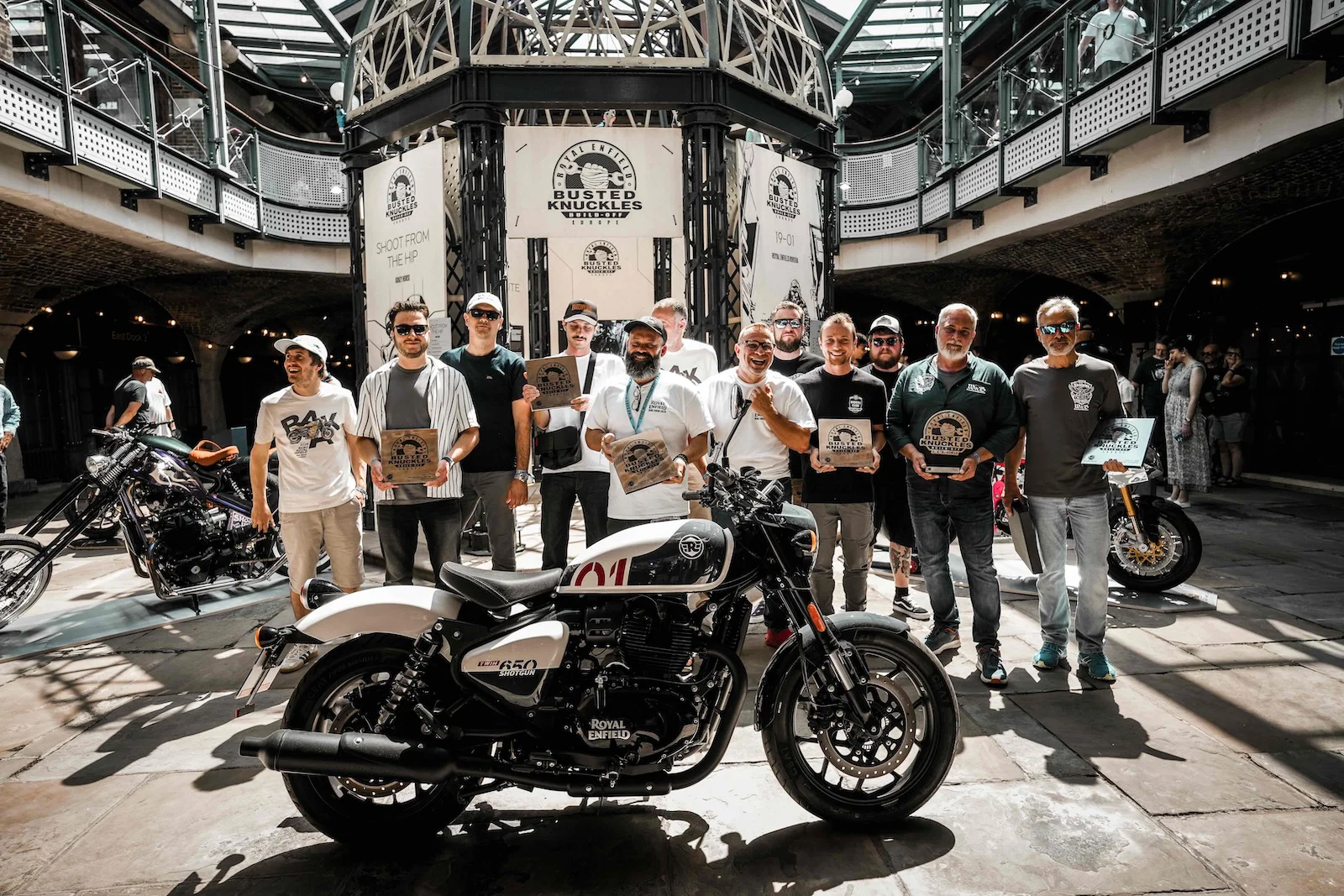 Die Finalisten des Royal Enfield Busted Knuckles Build Off 2026