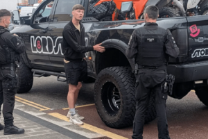 Storm Stacey traf nach vierstündiger Inspektion auf der Isle of Man TT wieder auf den beschlagnahmten Pickup