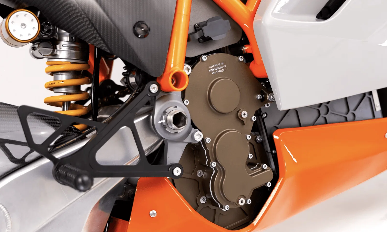 Der Elektromotor und das Getriebe eines Lightfighter V3-RS