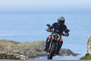 Die Polizei gibt Warnungen heraus, nachdem ein Motorradfahrer bei der Isle of Man TT Berichten zufolge 188 Meilen pro Stunde erreicht hat