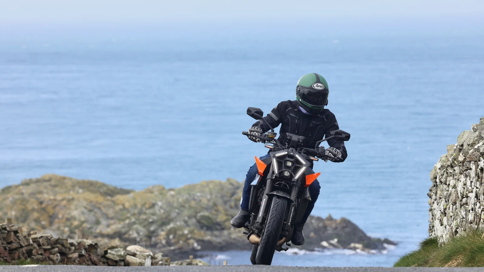 Die Polizei gibt Warnungen heraus, nachdem ein Motorradfahrer bei der Isle of Man TT Berichten zufolge 188 Meilen pro Stunde erreicht hat