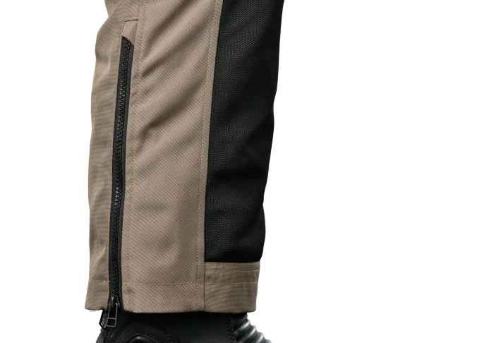 Und Knöchelmanschette der Hose