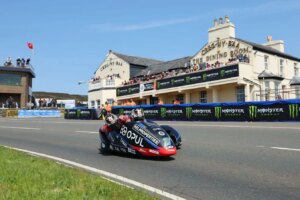 Die Sieger der Sidecar TT enthüllen das Ausmaß ihrer Verletzungen bei der Isle of Man TT