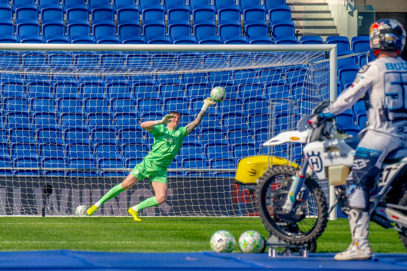 Jordan Pickford versucht, einen Torschuss zu parieren