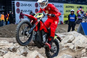 Die ACU startet ein Gremium für elektrische Motorräder, während E-Bike-Rennen an Fahrt gewinnen
