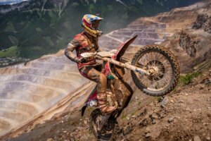 Stark mischt die Hard-Enduro-Szene mit einem bahnbrechenden Sieg beim Red Bull Erzbergrodeo auf