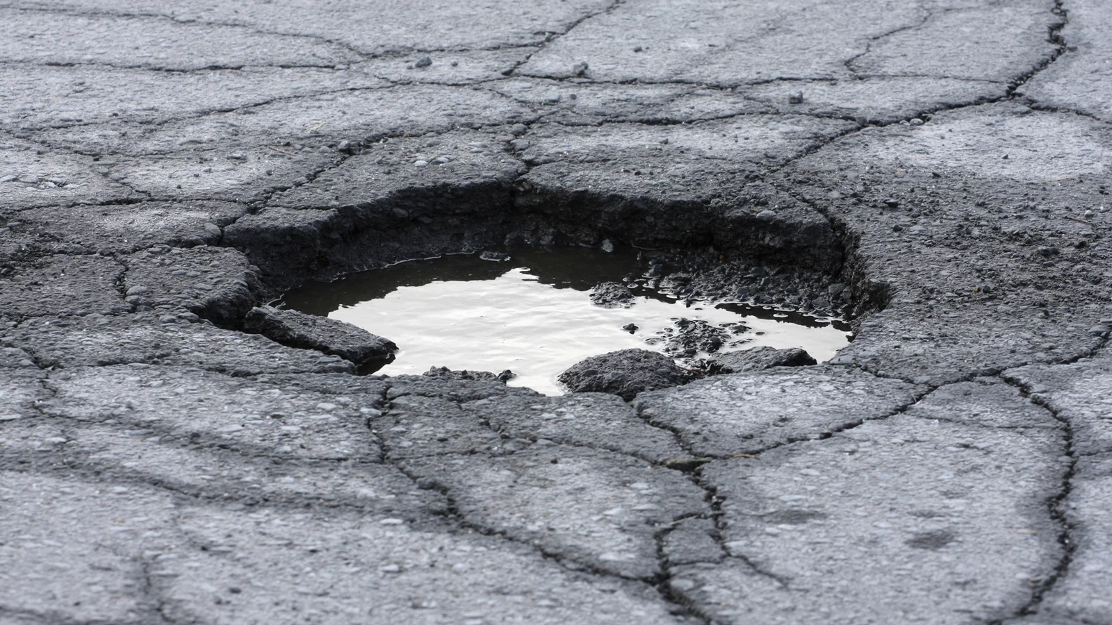 Councils face pressure under new transparent pothole repair rules