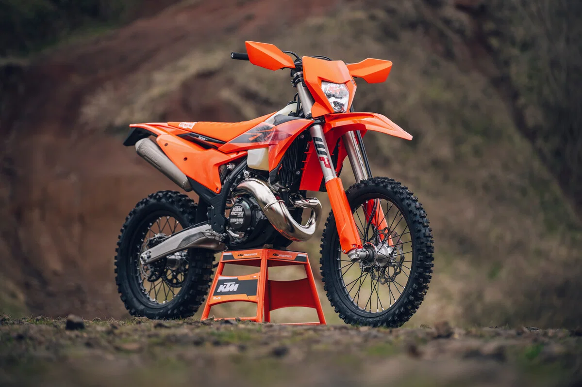 2027 KTM 300 ECX statisch.