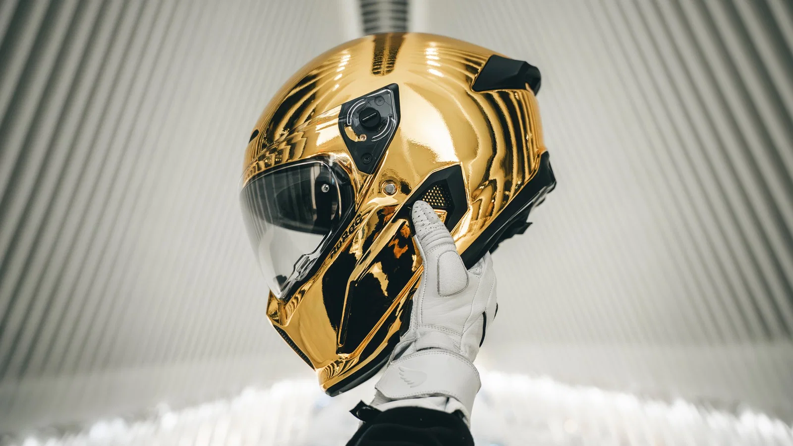 Neue AT4.0 Carbon Gold Edition von Ruroc.
