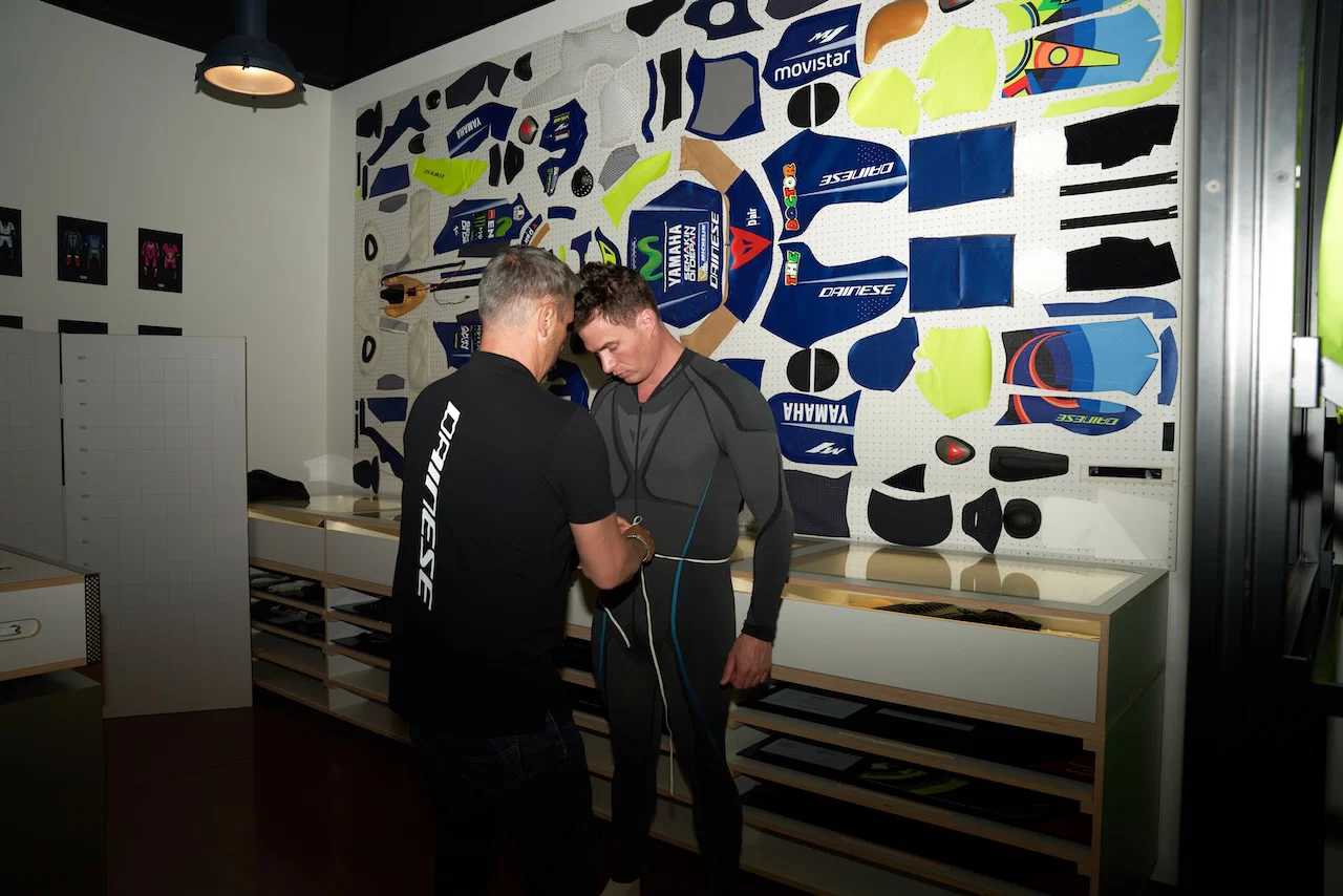 Freddie Sheene wird wegen seiner Replika-Lederbekleidung beurteilt
