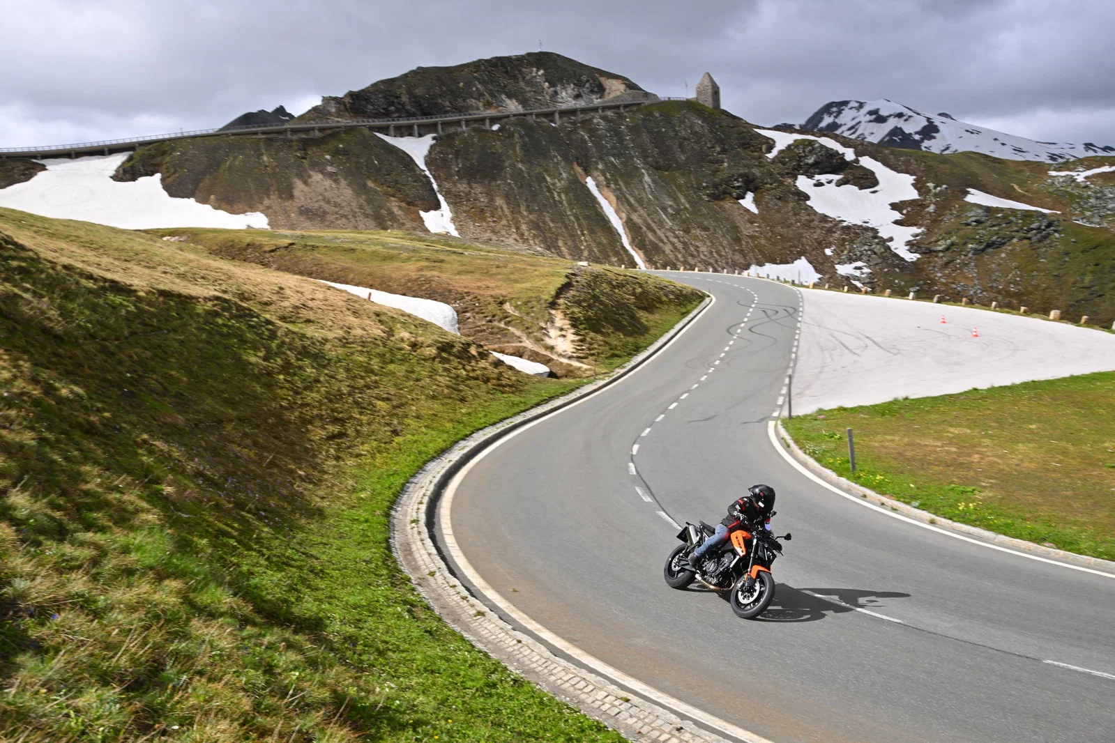 Die KTM 790 Duke 2026 – fahrend