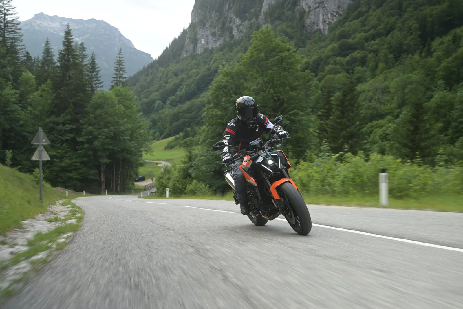 Die KTM 790 Duke 2026 – fahrend