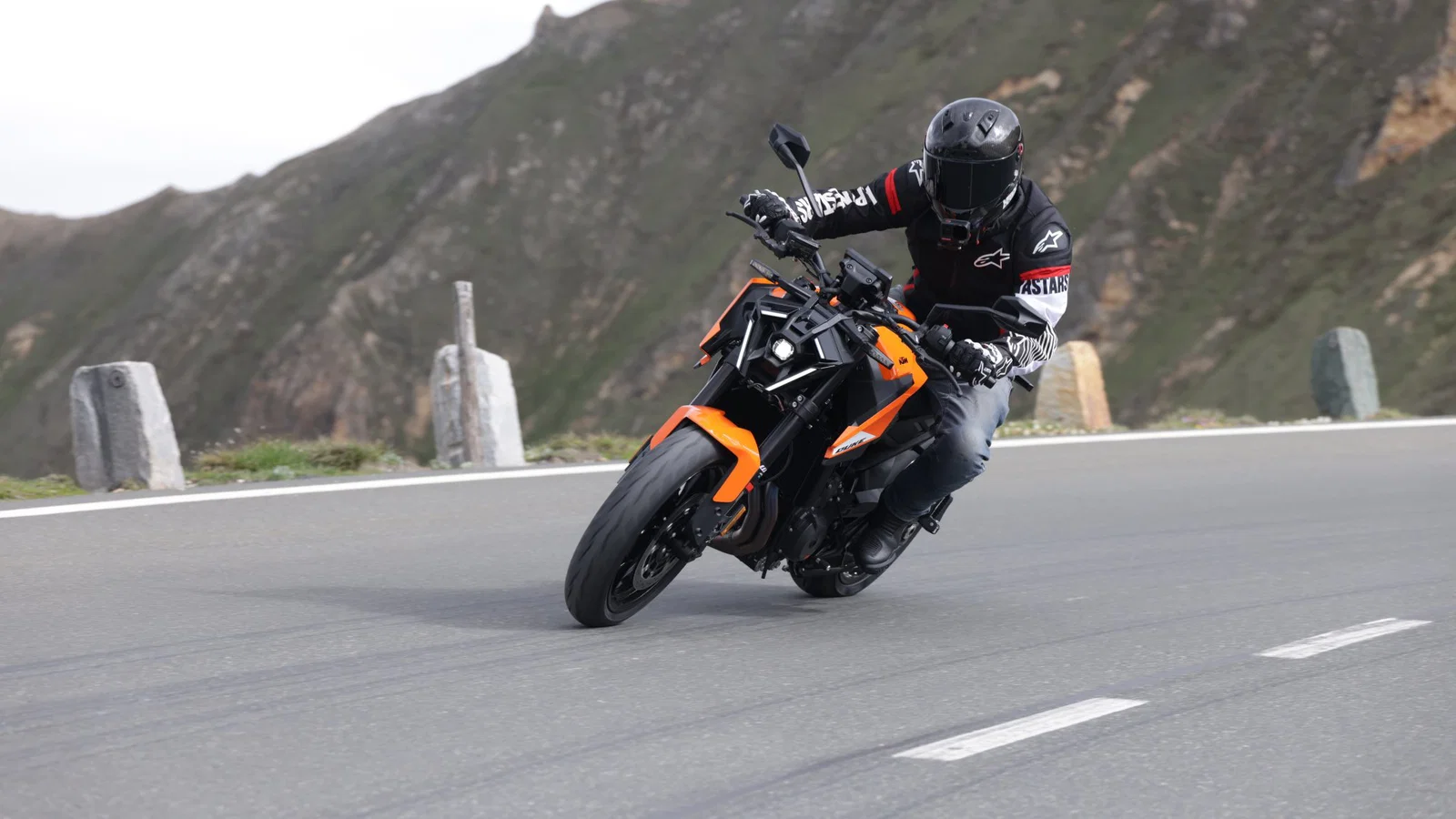 The KTM 790 Duke - riding