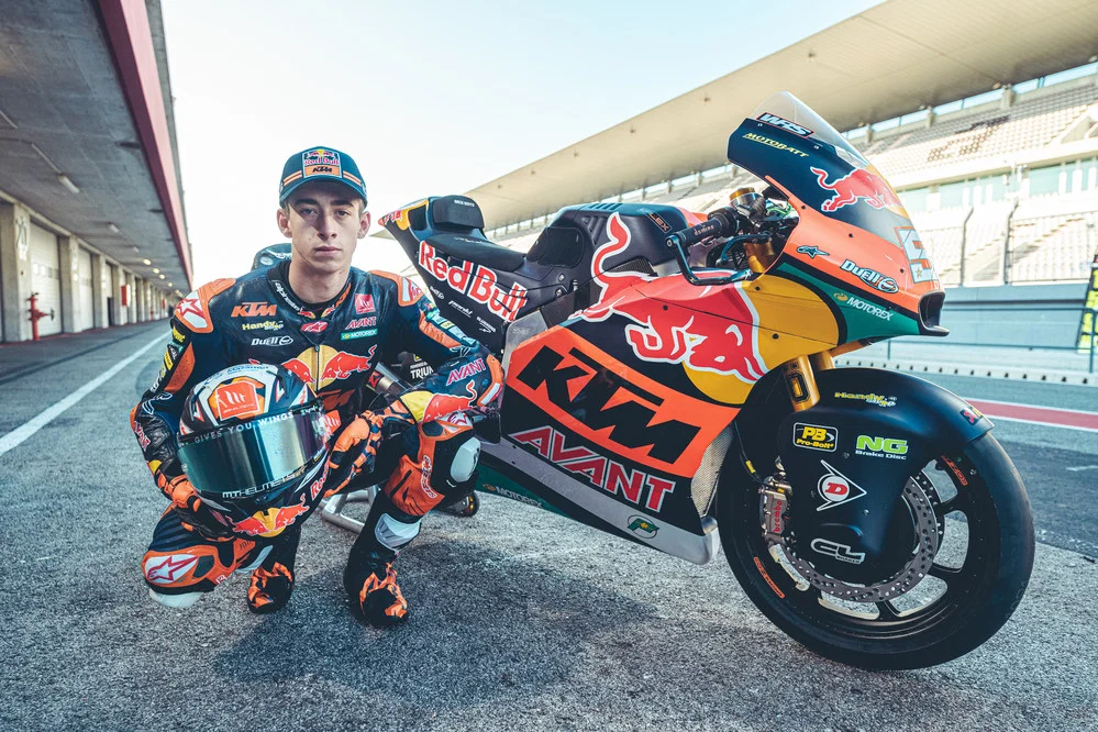 Pedro Acosta mit seinem 2022 Red Bull KTM Ajo Moto2-Bike.