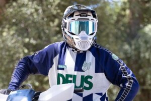 Cardo bringt den weltweit ersten integrierten Mesh-Motocross-Helm auf den Markt