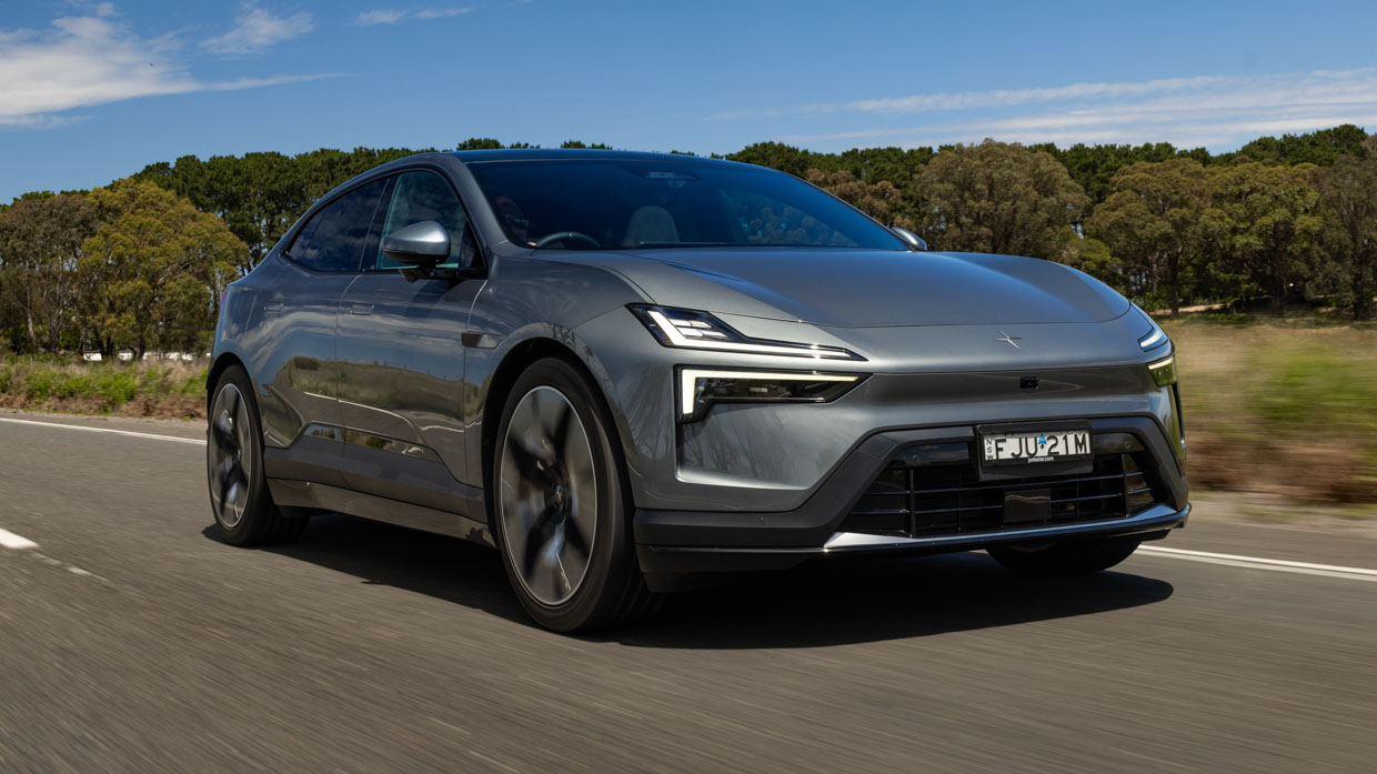 Fahren mit dem Frontmotor des Polestar 4 2025