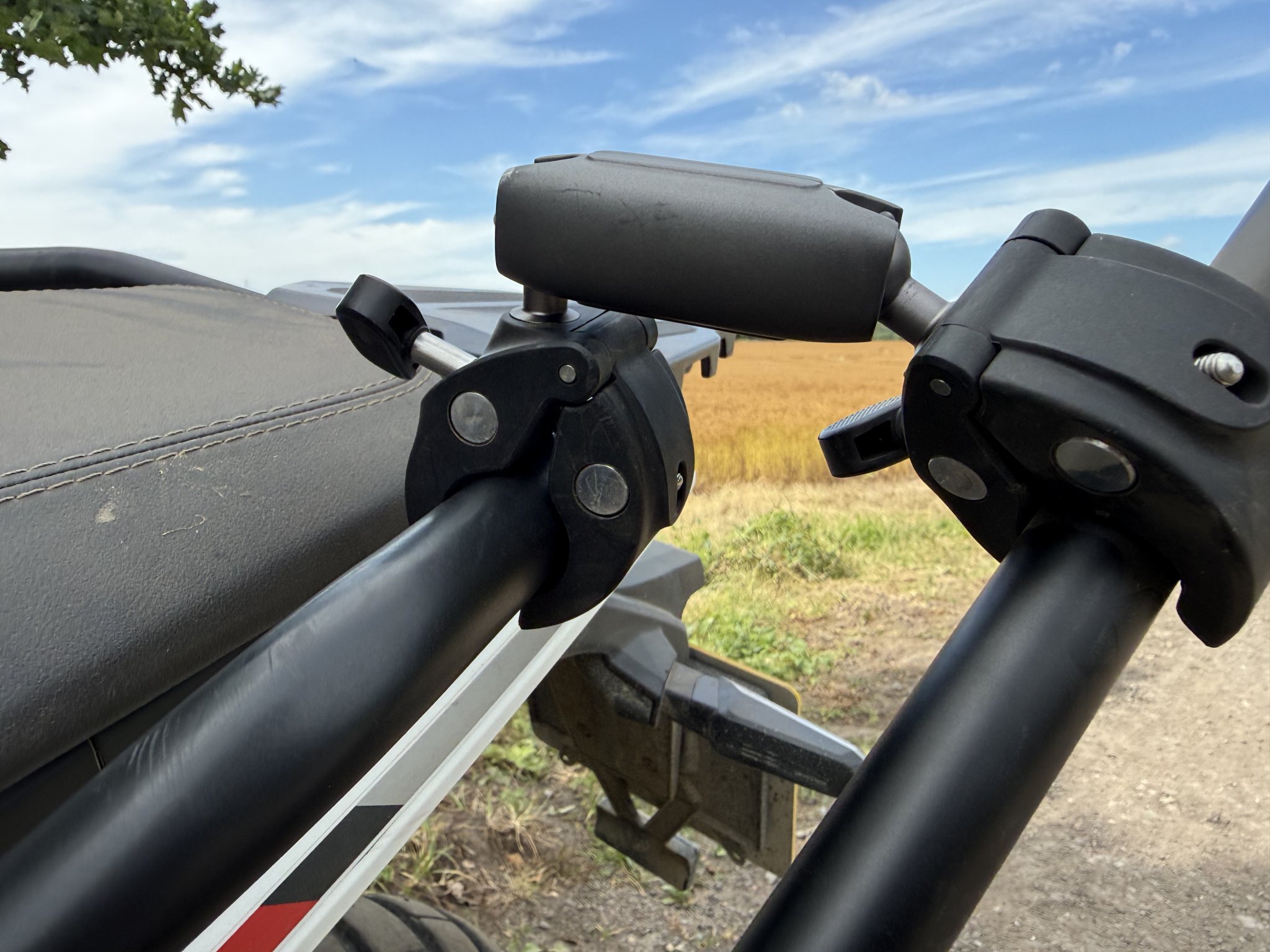 Die Klemmen und der Selfie-Stick sind sehr robust