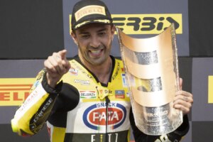 Andrea Iannone ruft Valentino Rossi und Casey Stoner dazu auf, „Bagger“-Rennen auszuprobieren