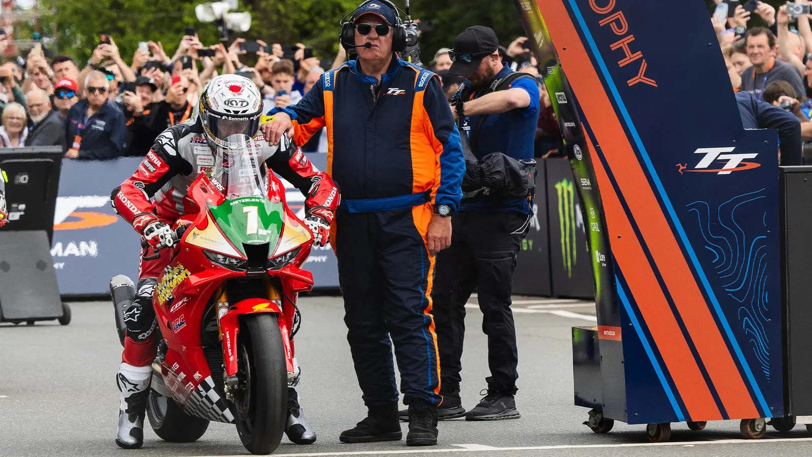 John McGuinness an der TT-Startlinie. Bildnachweis: Isle of Man TT.