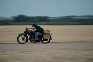 Jason Momoa verwandelt 100 Jahre alte Harley-Davidson-Motorräder in ein Hybrid-Motorrad