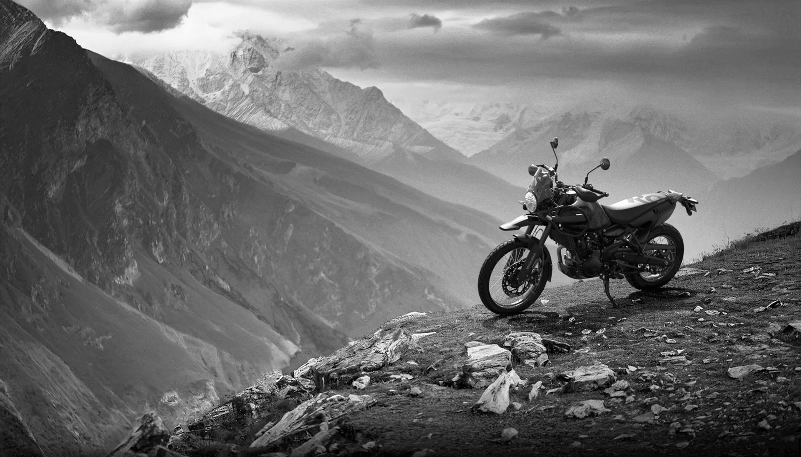 Neue Royal Enfield Himalayan 450 Mana Black.