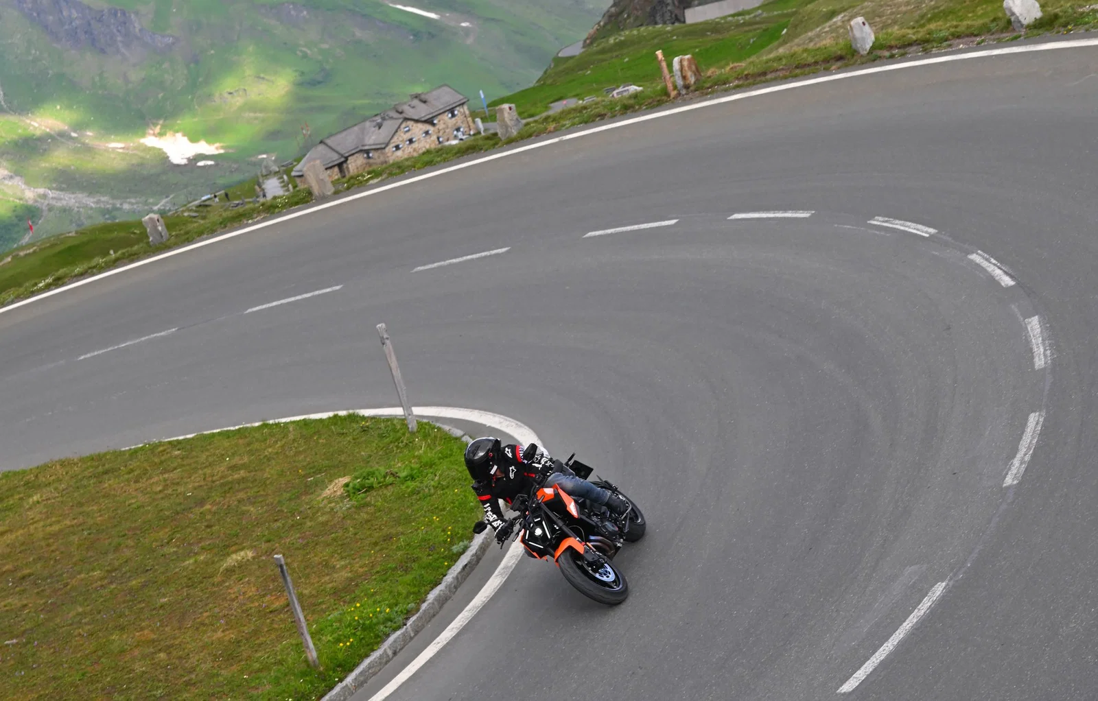 Die KTM 790 Duke 2026 – fahrend
