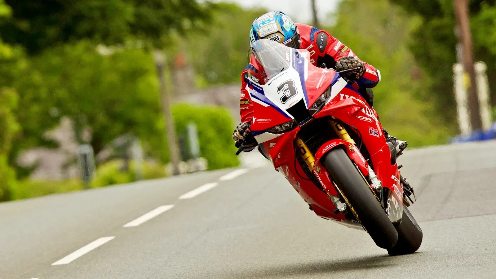 Dean Harrison riding in the Superbike TT. Credit: Isle of Man TT.