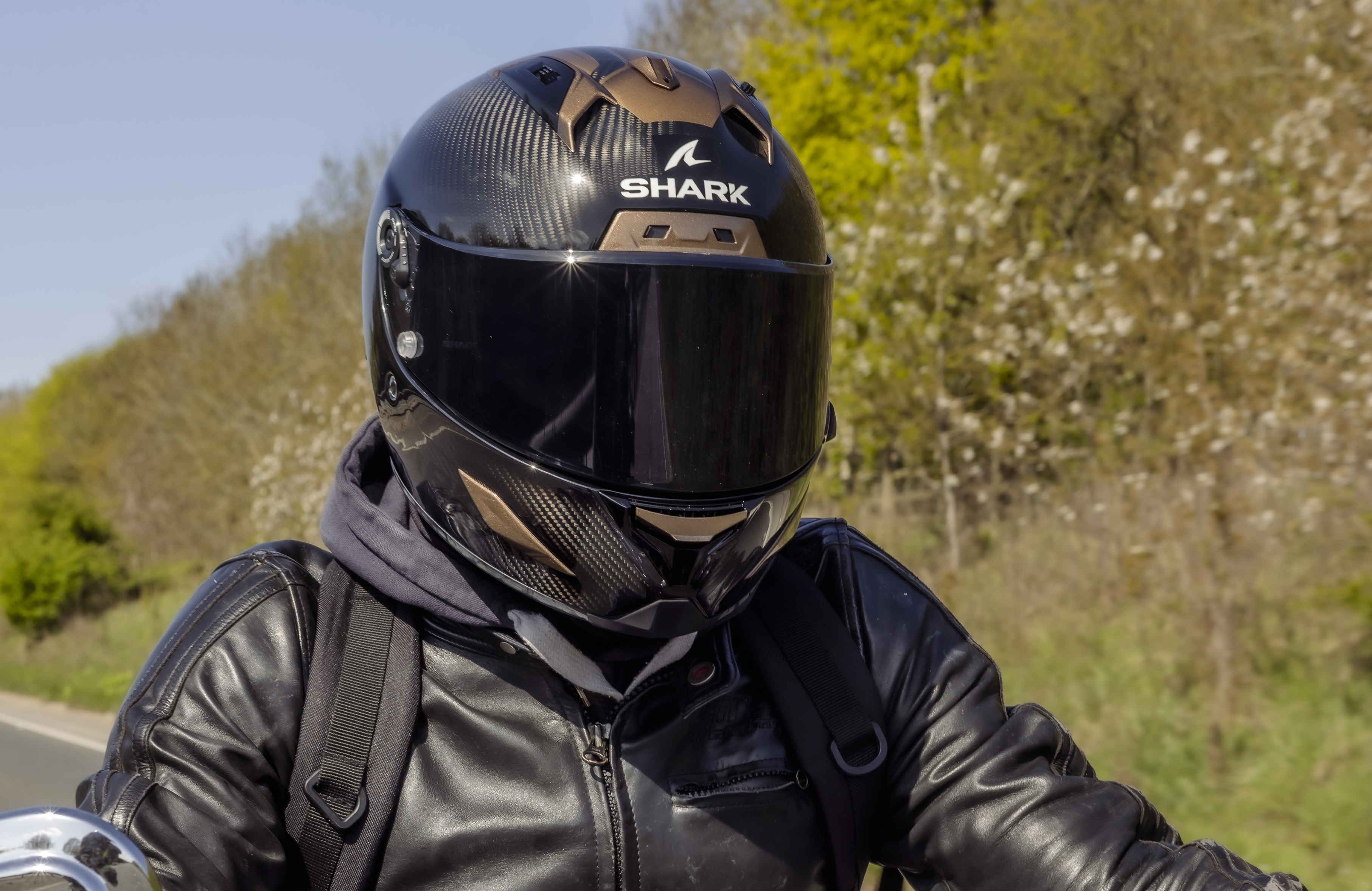 Der Shark Aeron Motorradhelm