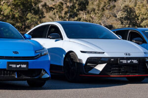 Schnellste und langsamste Autos des Autos des Jahres 2026: Hyundai Ioniq 6 N, Audi Q3, BYD Atto 1 ragen heraus