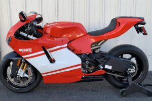Liefermeilen-Ducati Desmosedici RR landet bei eBay