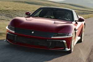 Der Ferrari 12Cilindri Manuale bringt das Schaltgetriebe auf sensationelle Weise zurück … mit einem Haken